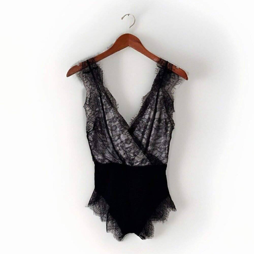 NWT 4SI3NNA Sleeveless V Neck Womens Bodysuit Top Size Small Light